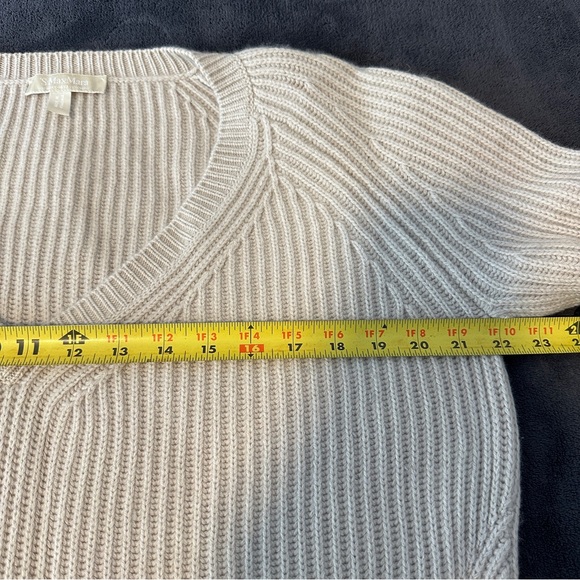 MaxMara Oversize V-Neck Cream Sweater - Picture 5 of 6